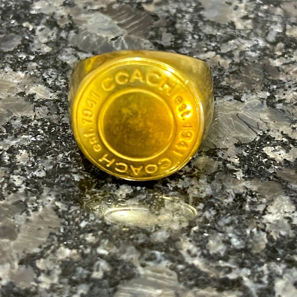 Coach emblem ring 7-8